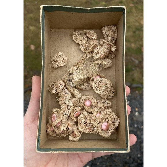 Antique - Vintage Cardboard Box 'Baby Shoes' Advertising Collectible Boxes Doily - Picture 3 of 16